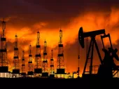 قیمت نفت در بحبوحه نگرانی های تقاضا با کاهش هفتگی مواجه می شود